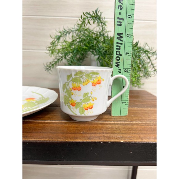 Floral Vintage Snack Set / Snack Plates and Cups - Picture 7 of 7